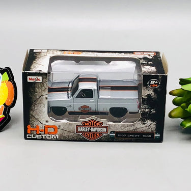 Maisto 1:64 Harley-Davidson 1987 Chevy 1500